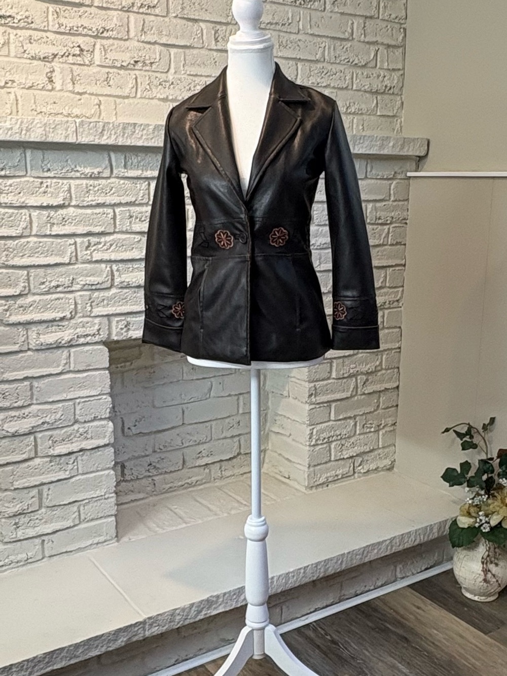 Dollhouse Vintage Y2K Embroidered Leather Jacket Girls 10/12 Fits Womens XXS